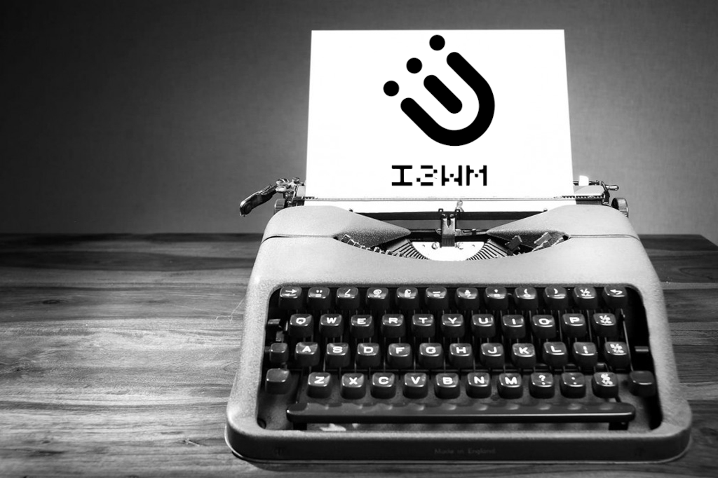 Логотип i3wm на пишущей машинке